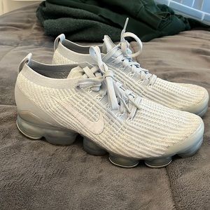Woman’s Air Vapormax Flyknits